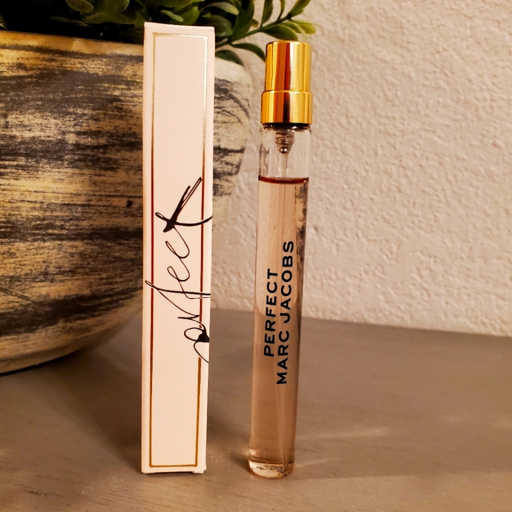 Marc Jacobs perfect travel spray